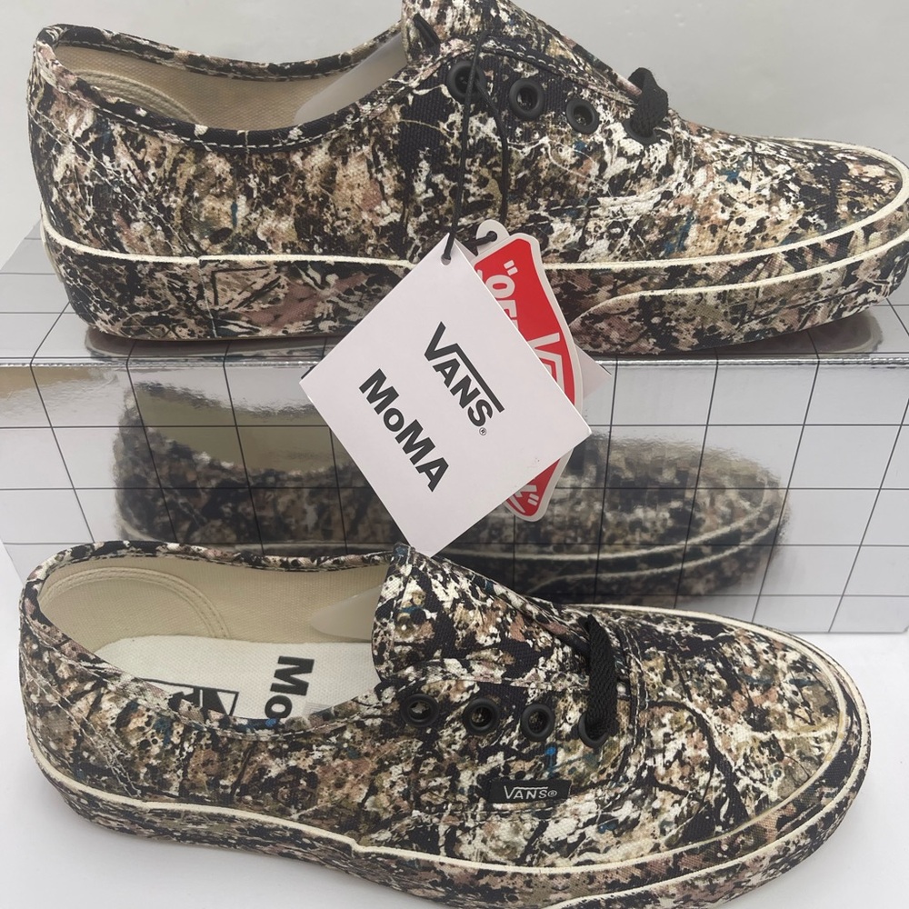 Vans WMNS Authentic Jackson Pollock Sneaker
VN0A2Z5|18K MoMA Artistic Camouflage - Picture 2 of 16